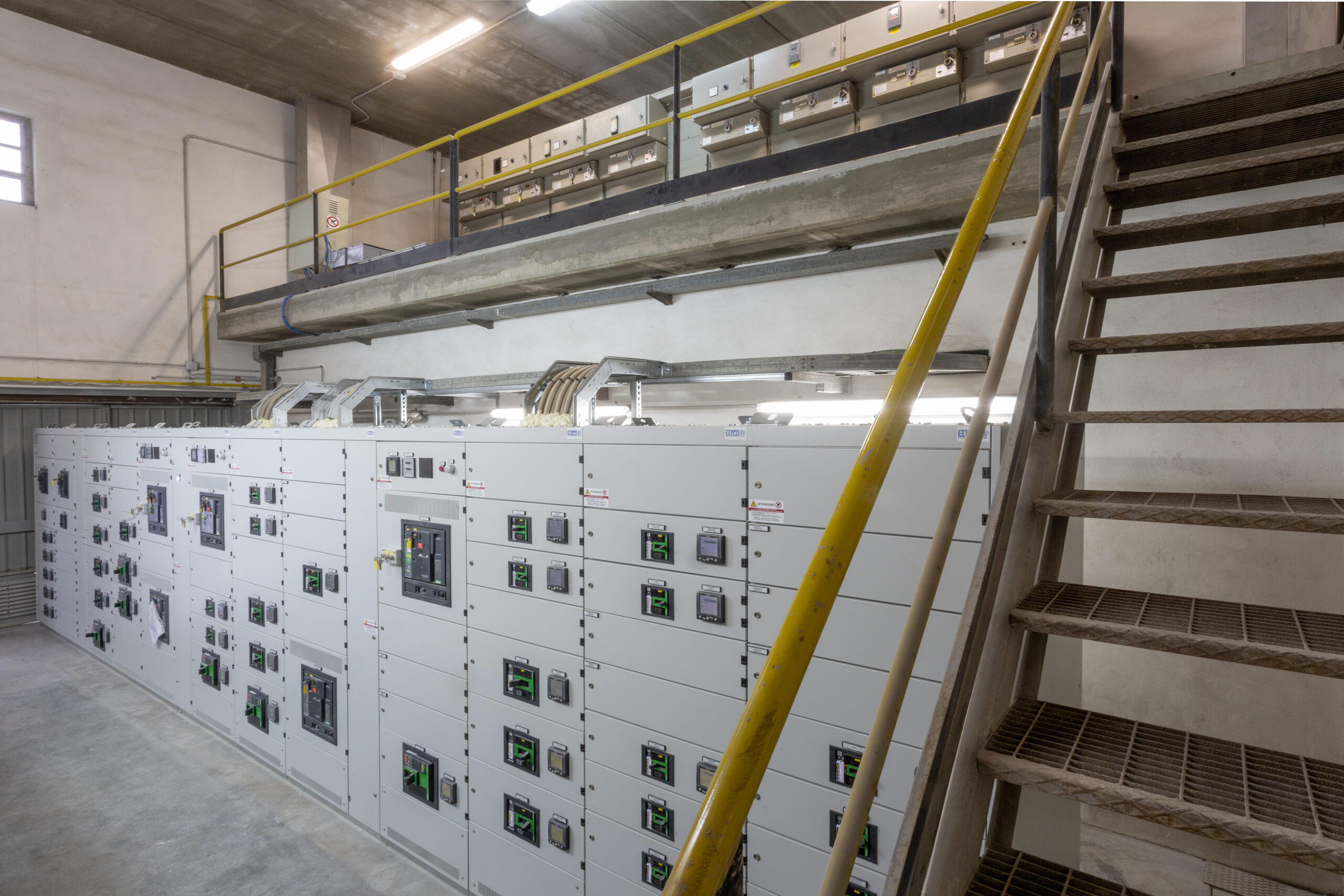 Revamping cabina elettrica; fornitura Power Center e Rete Dati Certificata.