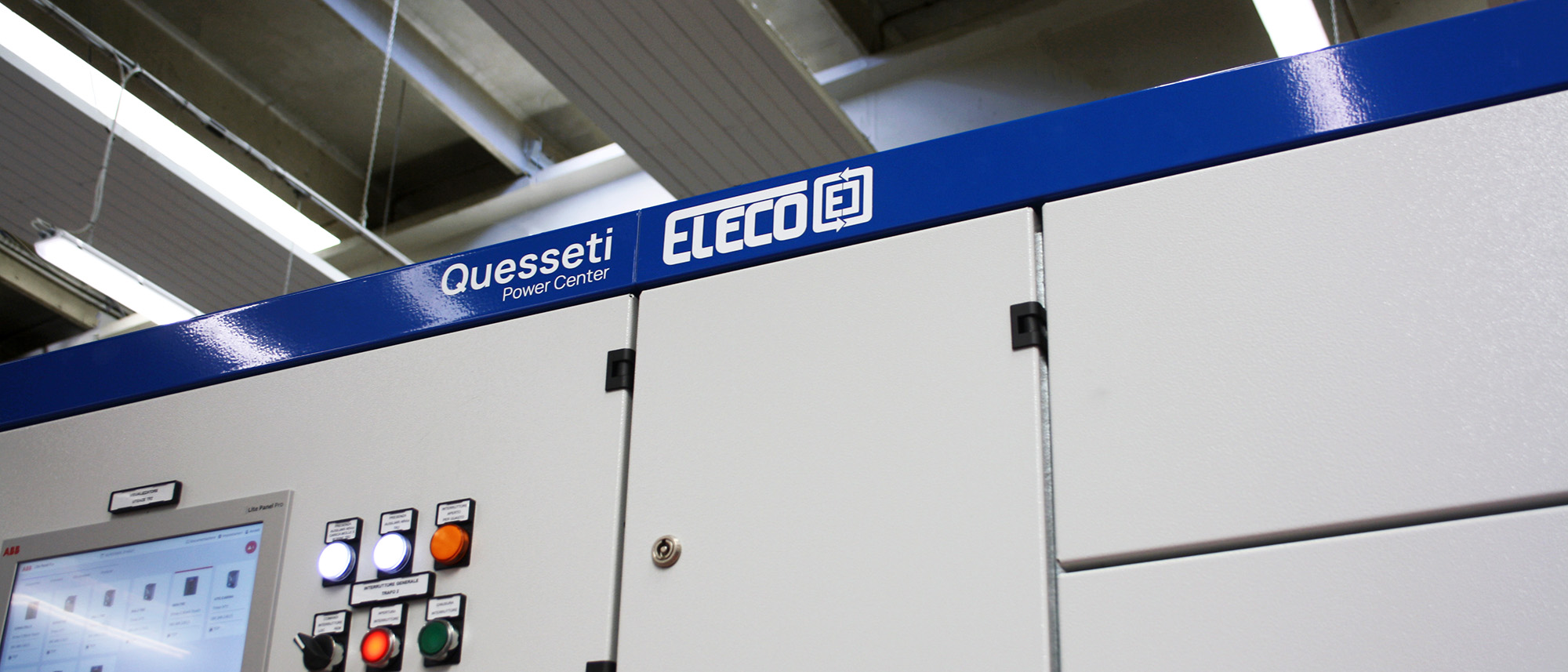 Dettaglio del quadro elettrico Power Center realizzato da Eleco, con pannello di controllo e logo aziendale.