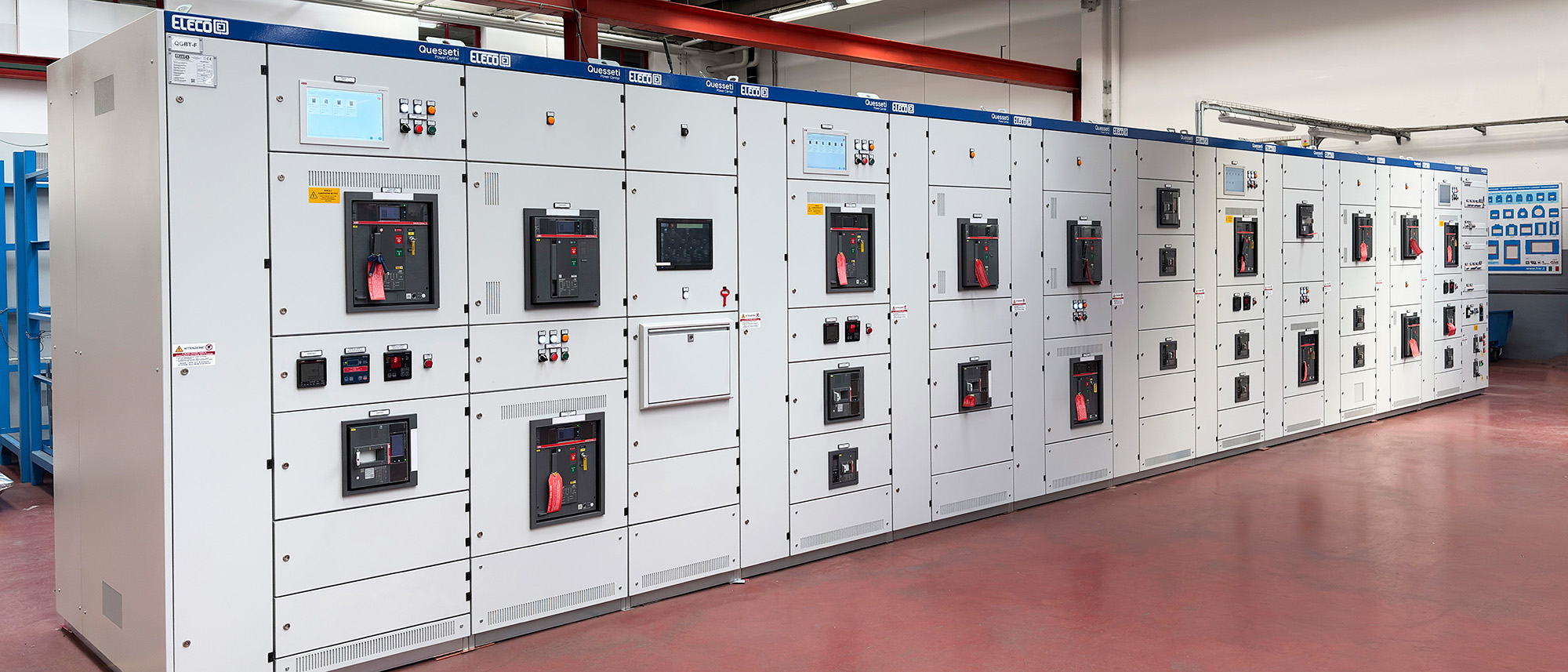 Vista d'insieme del quadro elettrico Power Center realizzato da Eleco, collaudato in officina.
